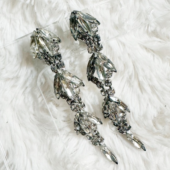 Weiss Jewelry - Vintage Weiss Clip On Earrings